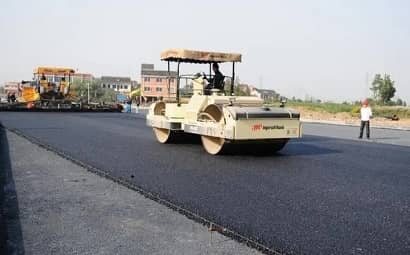 Asphalt road construction method